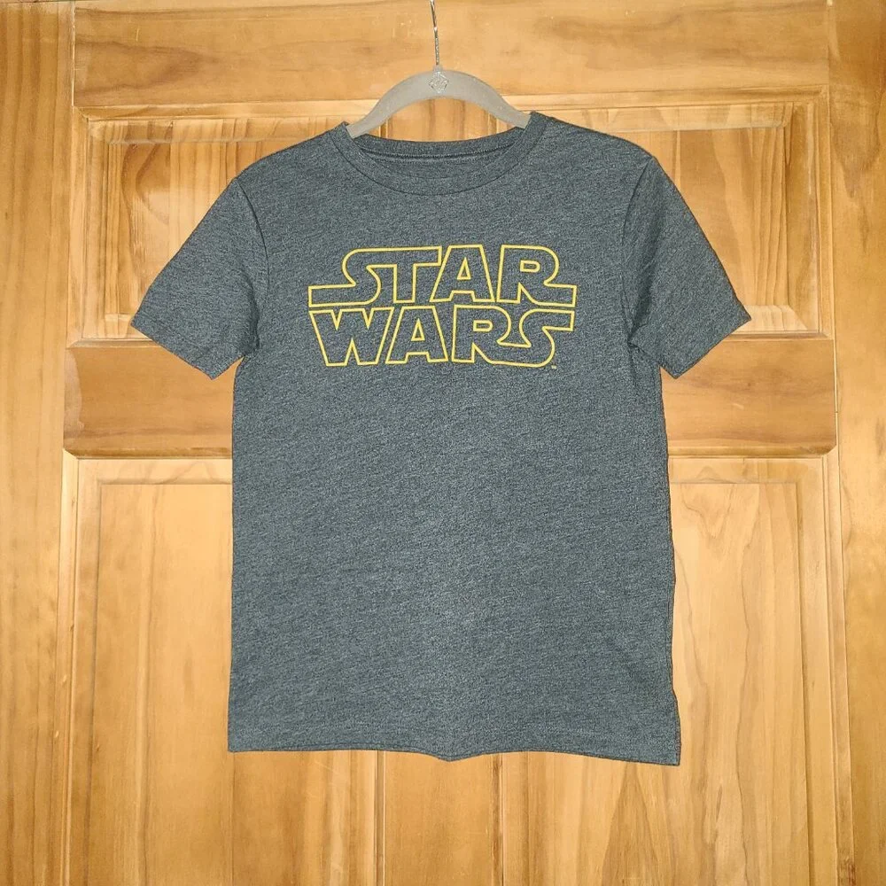5/$30 Boys Old Navy Collectabilitees Star Wars Short Sleeve T Shirt